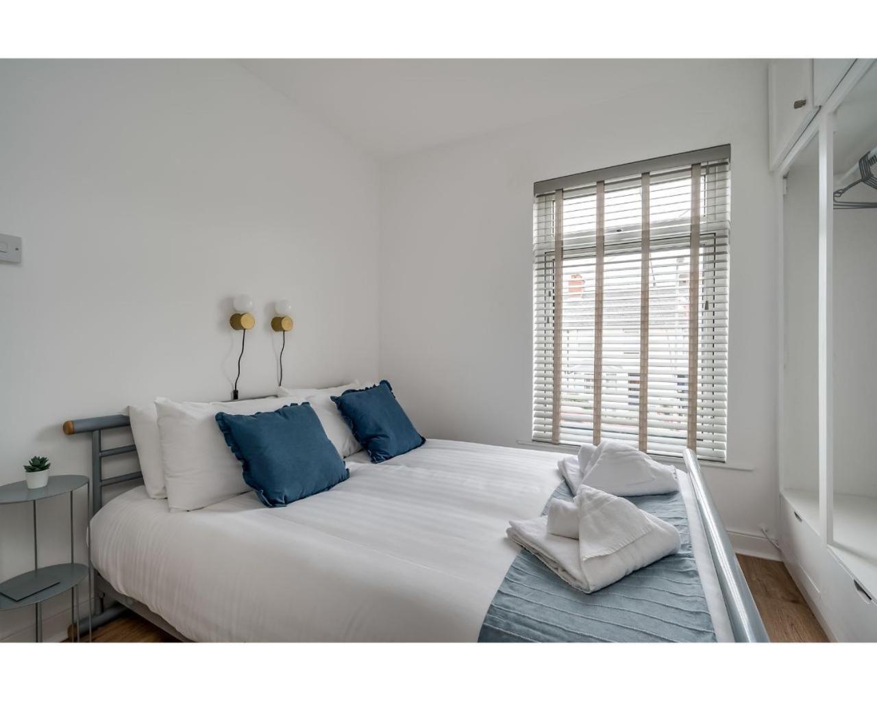 Central Belfast Apartments Belfast Work-Rest-Play R&R Номер фото