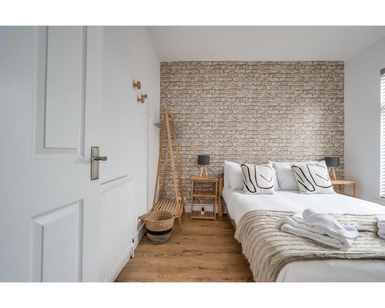 Central Belfast Apartments Belfast Work-Rest-Play R&R Номер фото